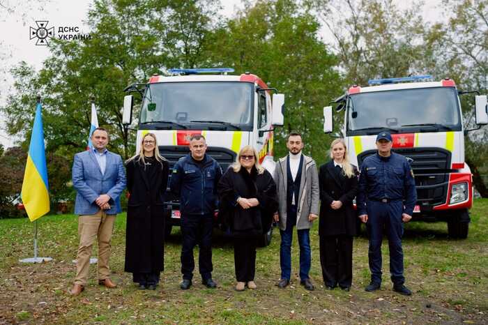 Словенія передала Україні тягачі для розмінувальної техніки