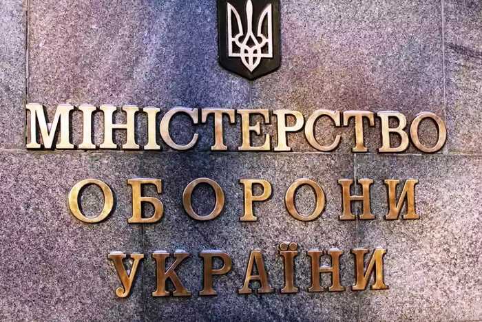 Від курток Резнікова до пончо Умєрова: Чи зможе Міноборони позбутися корупційної складової