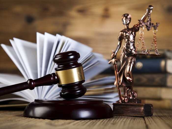 Злодія "Умку" везуть до суду для обрання запобіжного заходу