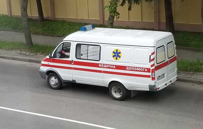 Внаслідок атаки російських дронів на Київщині загинула жінка, є поранені