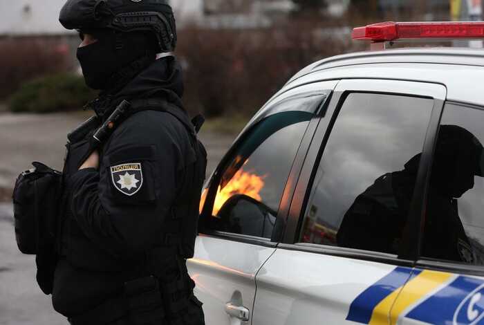 У Дніпрі озброєний ножем чоловік чіплявся до дітей