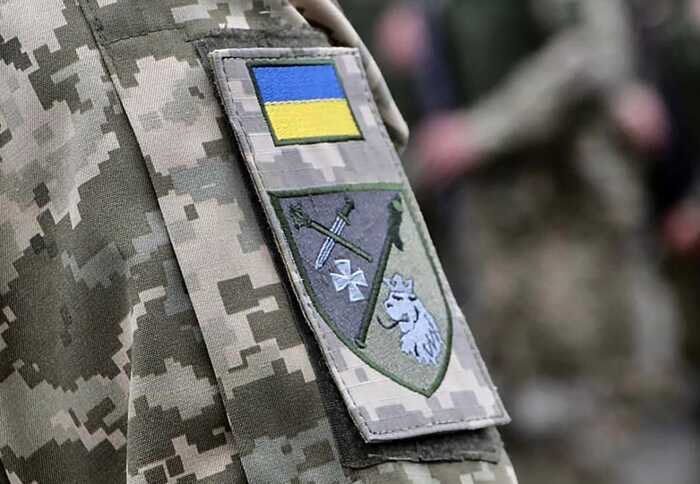 У Харкові чоловік випав з вікна третього поверху ТЦК — його госпіталізували